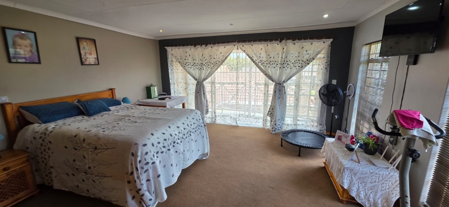 4 Bedroom Property for Sale in Miederpark North West